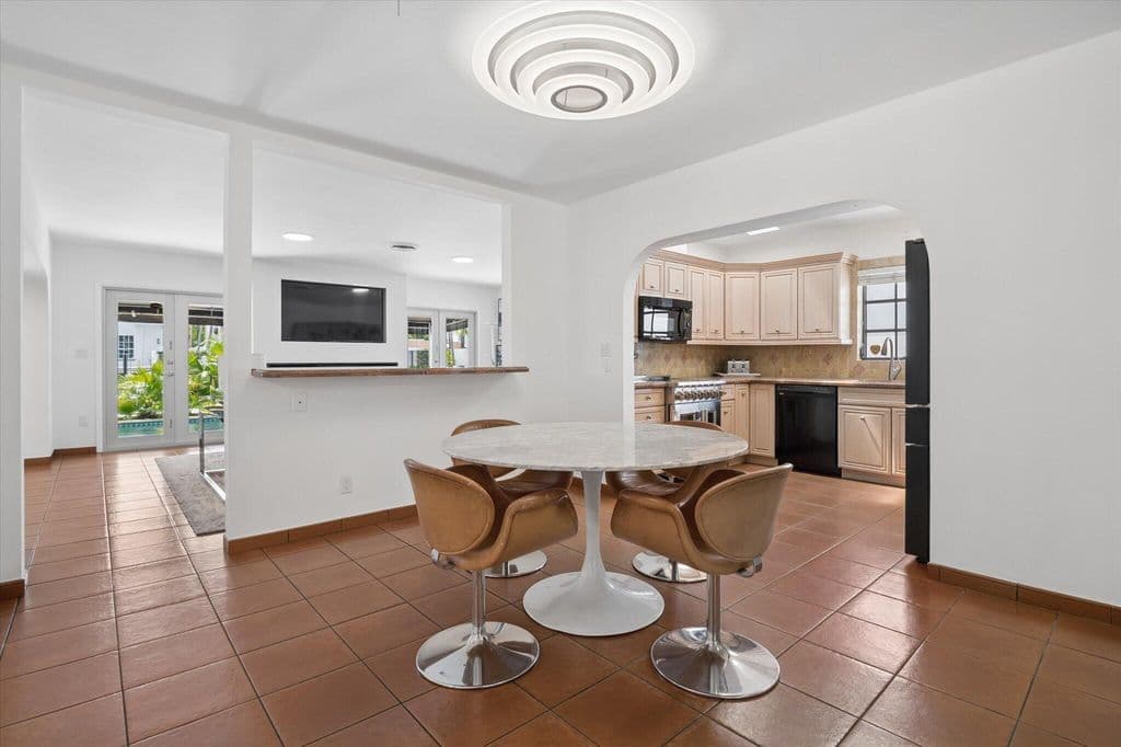 3-bedroom Single-Family Home — 325 Coconut Isle Drive