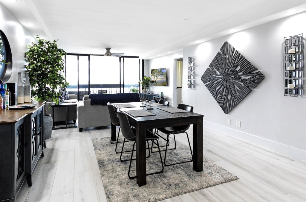2+1 Condo — 2400 Presidential Way #1803