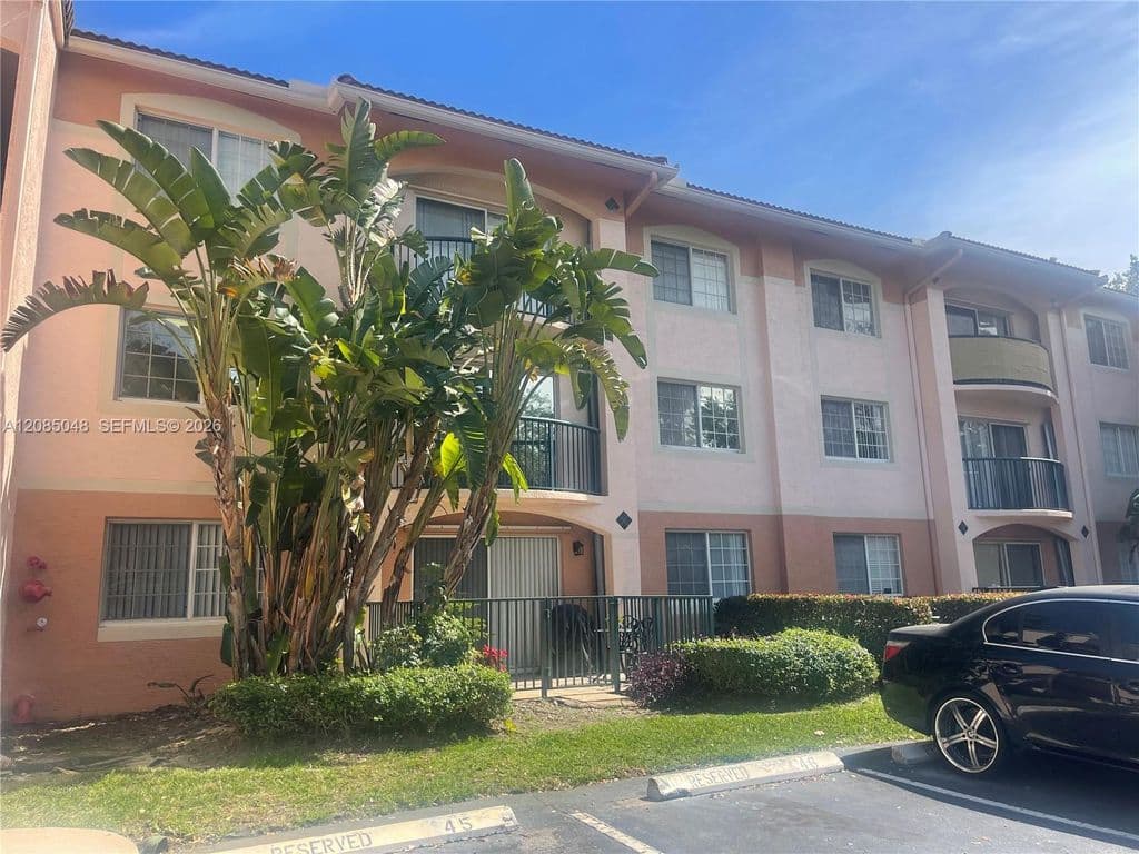 2+1 Condo — 2009 SE 10th Ave APT 303