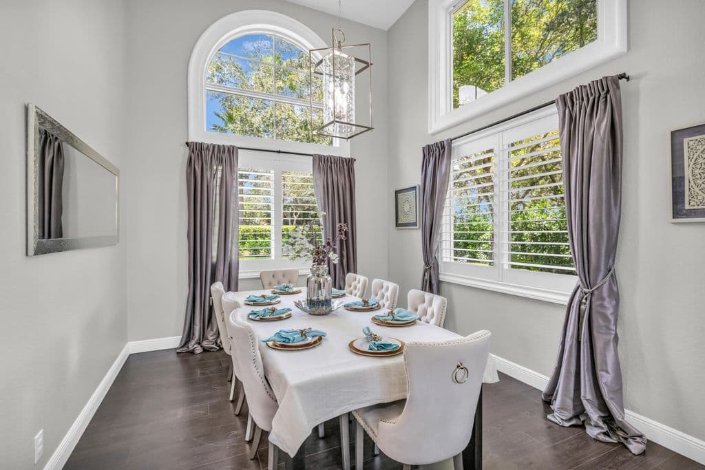 5-bedroom Single-Family Home — 4661 Manderly Drive