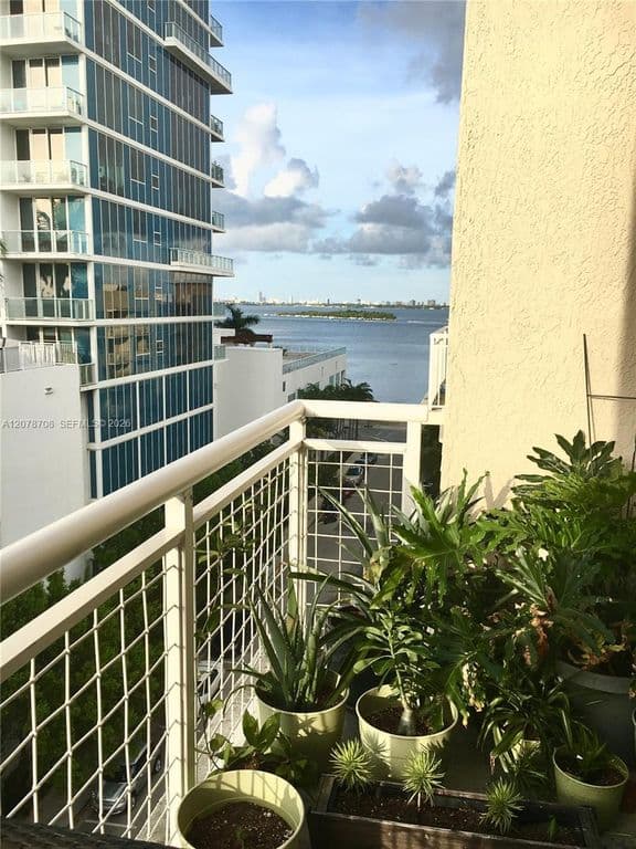 1-bedroom Condo — 2001 Biscayne Blvd APT 2604