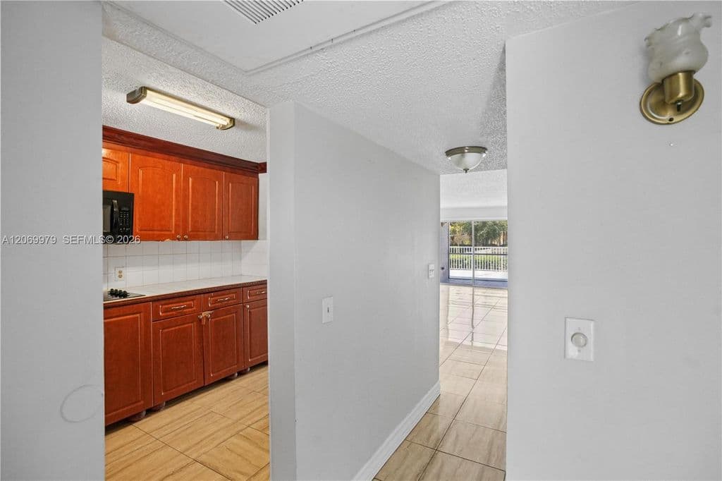 1-bedroom Condo — 661 N University Dr #1103
