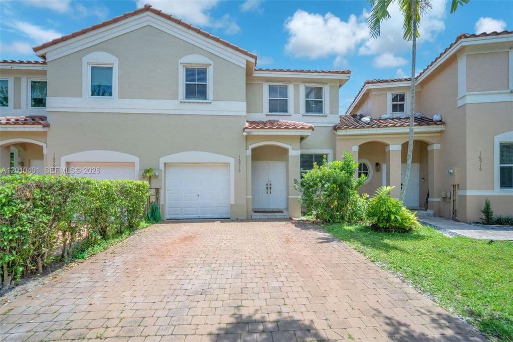 3-bedroom Property — 16910 SW 39th Ct