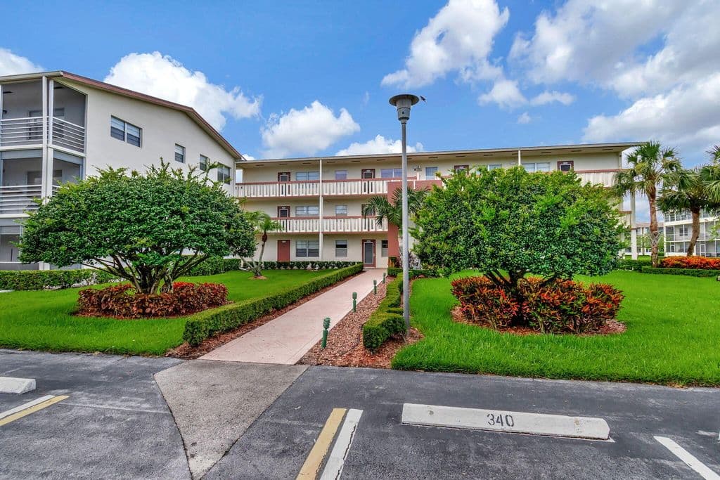2+1 Condo — 339 Preston I