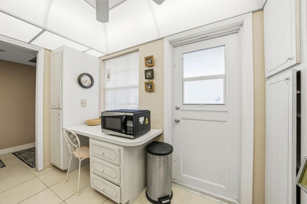 2-bedroom Condo — 3100 N Palm Aire Drive #208