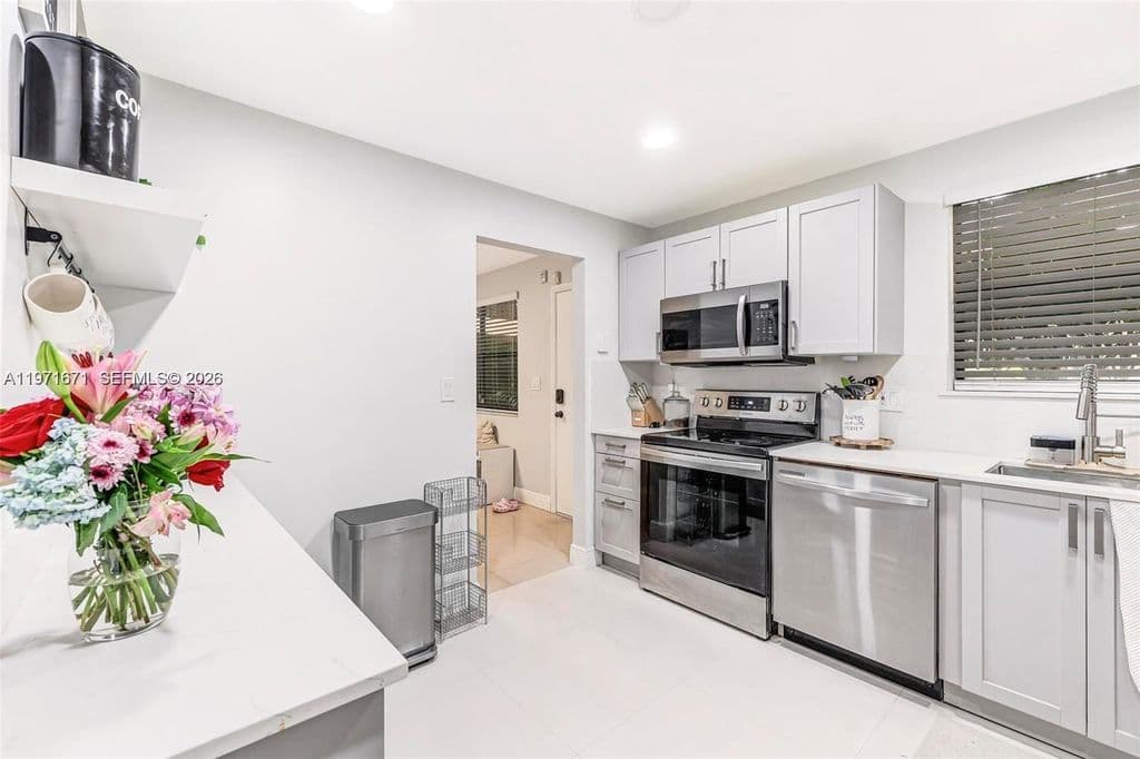 2+1 Condo — 601 Ives Dairy Rd