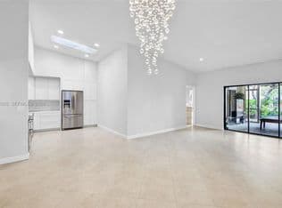 3+1 Townhouse — 21248 Harbor Way #24324, Aventura, 33180