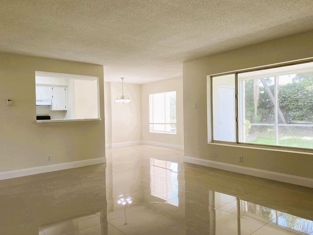 2+1 Condo — 815 W Boynton Beach Boulevard #7-102