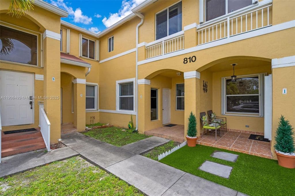 3+1 Mülk — 810 NE 212th Ter APT 2