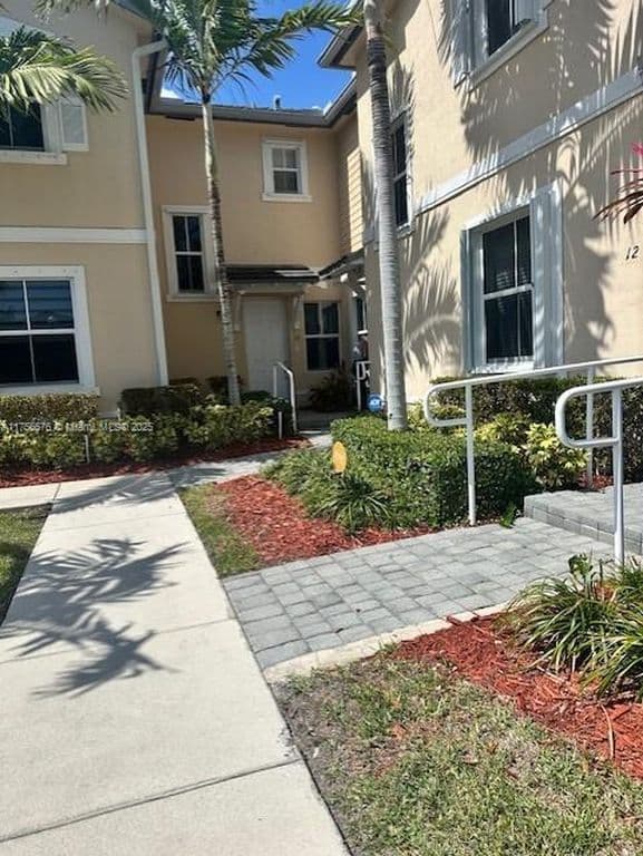 3-bedroom Property — 142 SE 28th Ter Unit 11