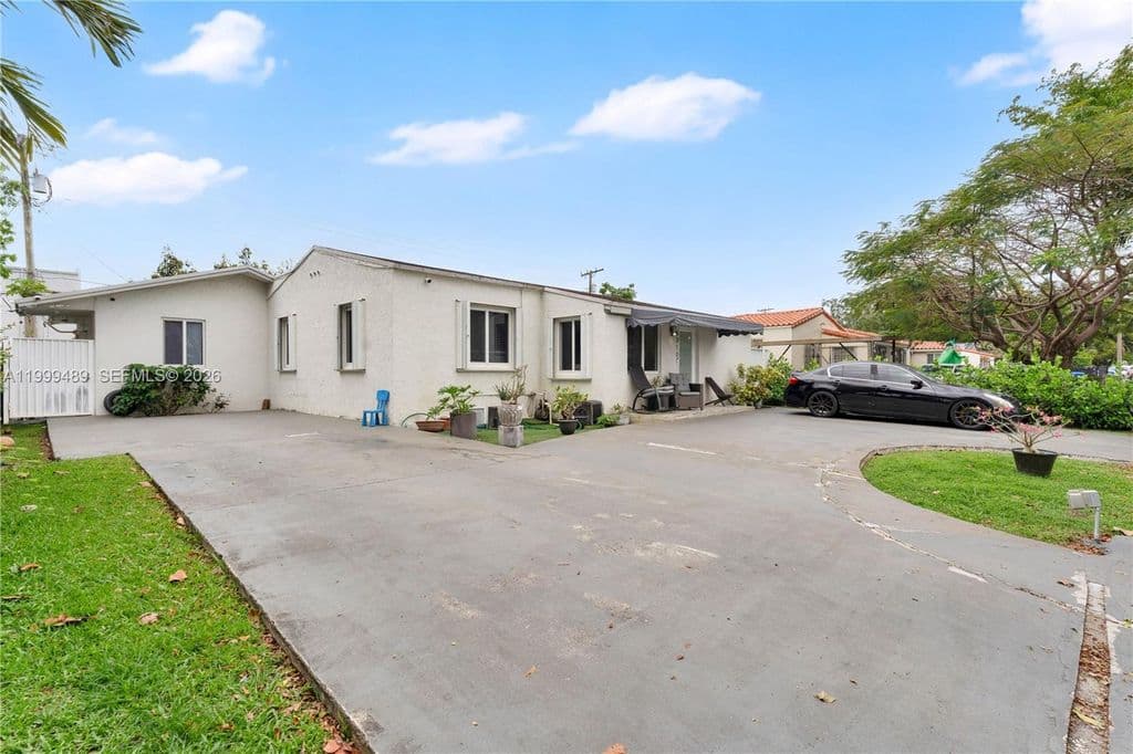 4+1 Müstakil ev — 4310 SW 7th St