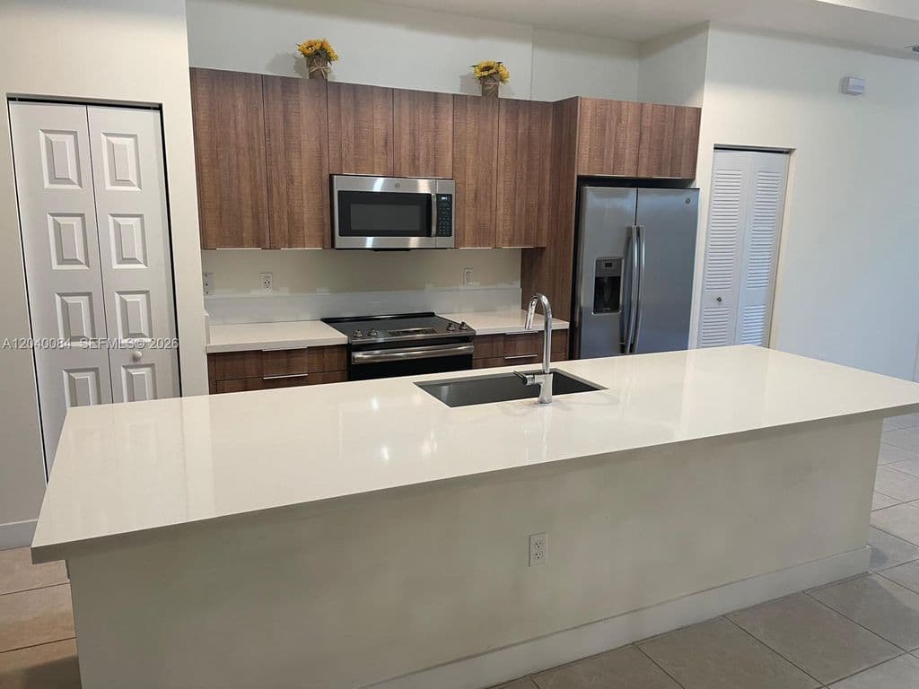 3+1 Condo — 8025 NW 104th Ave APT 31