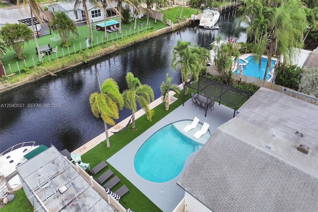 5-bedroom Single-Family Home — 4480 SW 34th Ter