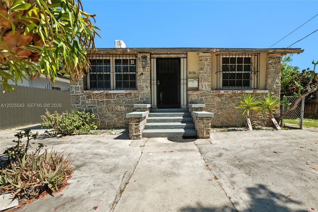 2+1 Müstakil ev — 1053 NW 28th St