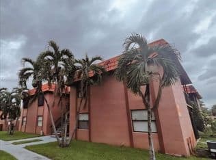 3-bedroom Condo — 6480 W 27th Ct #54-22, Hialeah, 33016