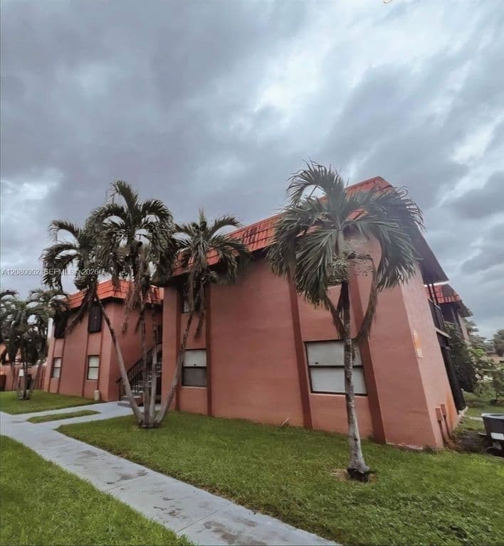 3-bedroom Condo — 6480 W 27th Ct #54-22