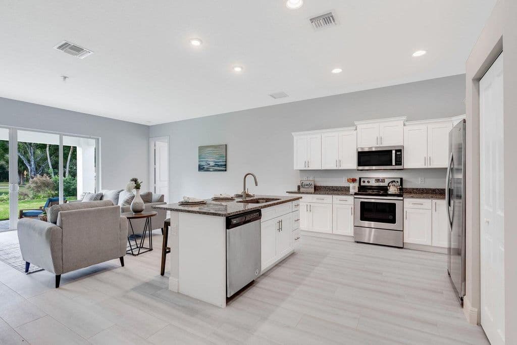 4-bedroom Single-Family Home — 13464 72nd Court N