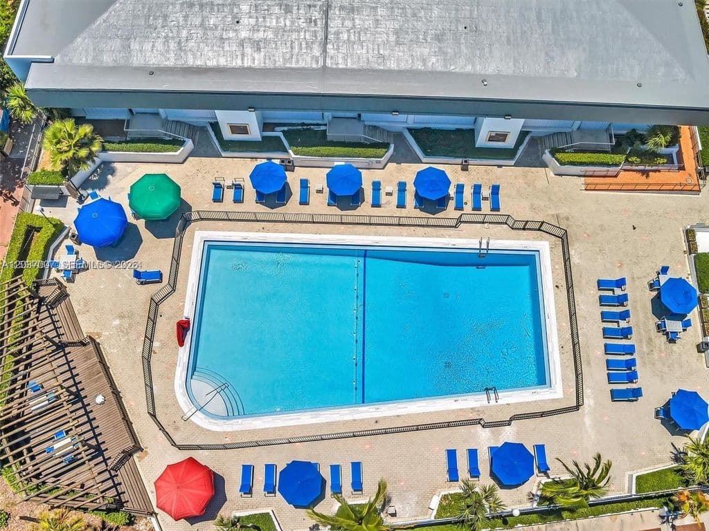 1+1 Condo — 905 Brickell Bay Dr APT 623