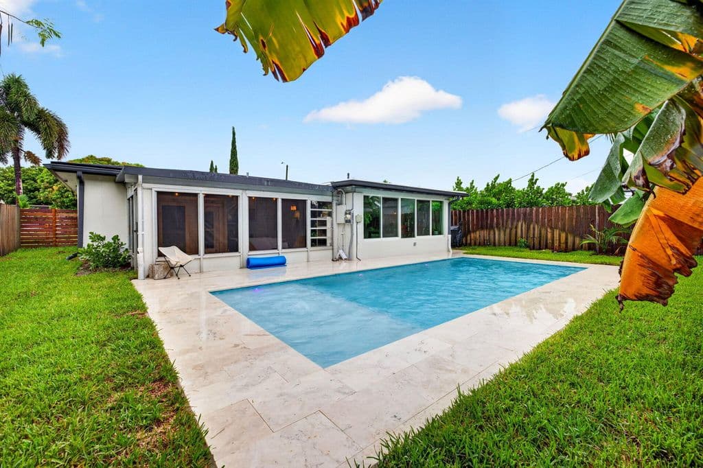 2-bedroom Single-Family Home — 4670 NE 4TH Avenue