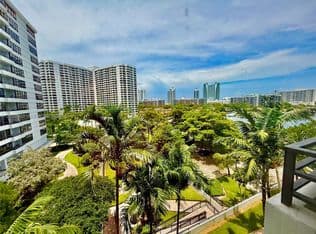 2+1 Condo — 500 Three Islands Blvd APT 421, Hallandale, 33009