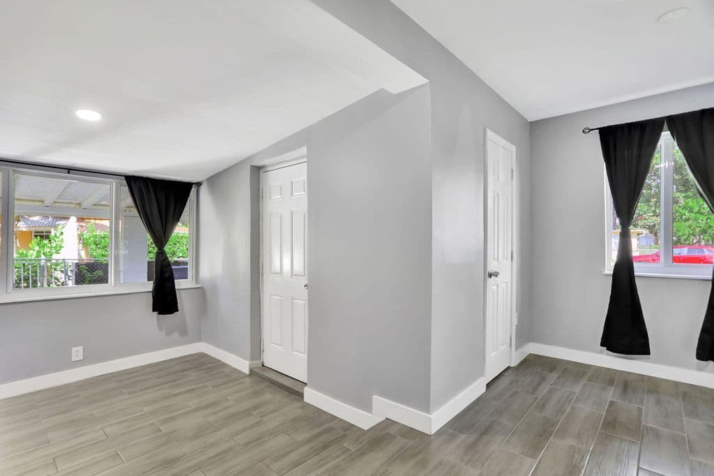 3+1 Müstakil ev — 3440 NW 8th Court