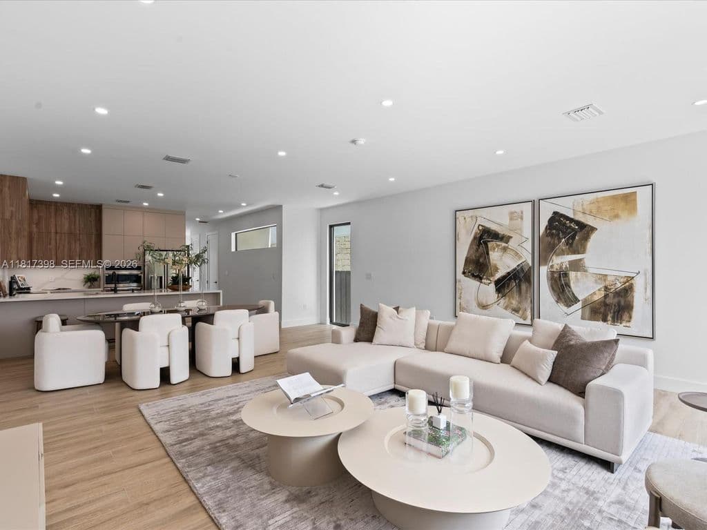 4-bedroom Property — 2732 SW 31st Ave