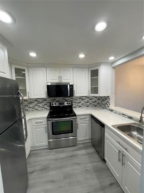 2+1 Condo — 13685 NE 10th Ave APT 301
