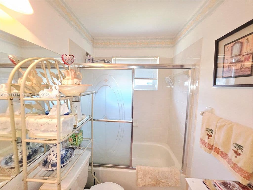 4+1 Müstakil ev — 20317 NW 33rd Ave