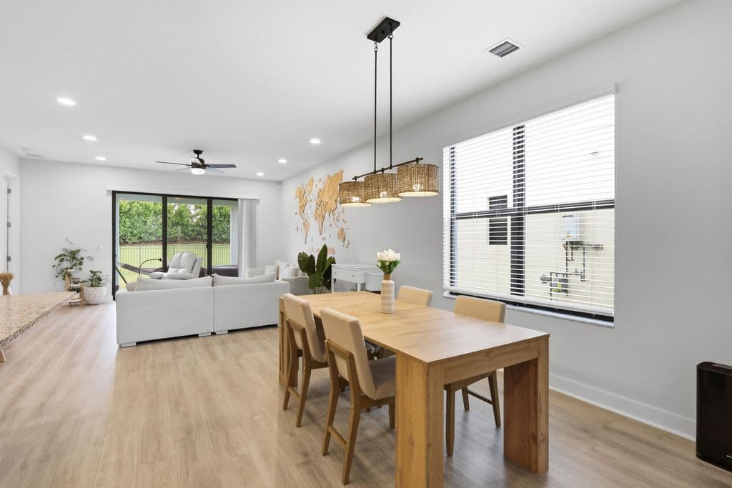 5-bedroom Single-Family Home — 16210 Sandy Shore Drive