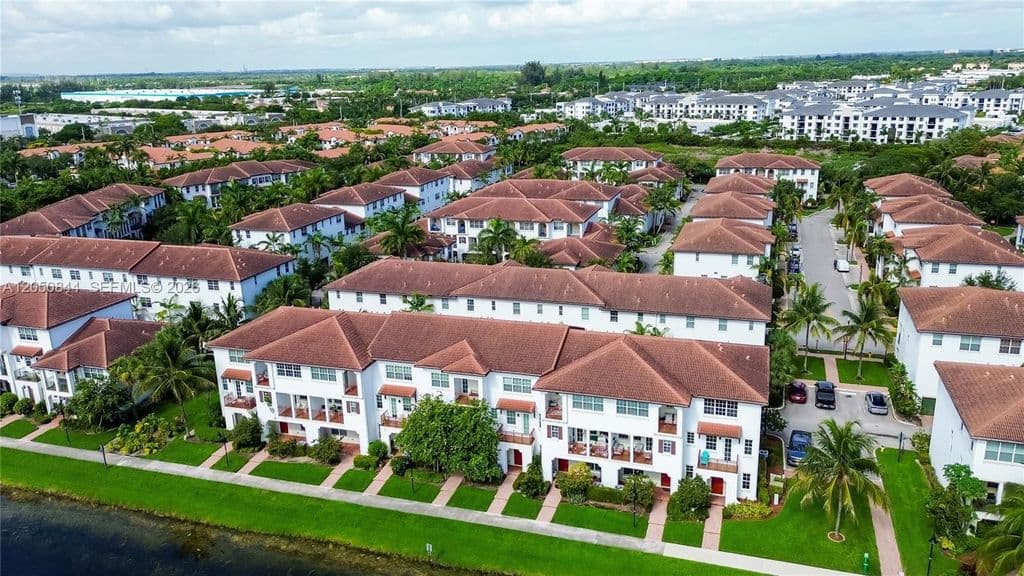 3+1 Mülk — 2828 SW 119th Way