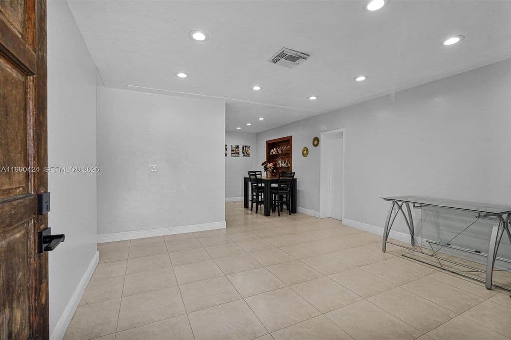 6+1 Müstakil ev — 760 E 55th St