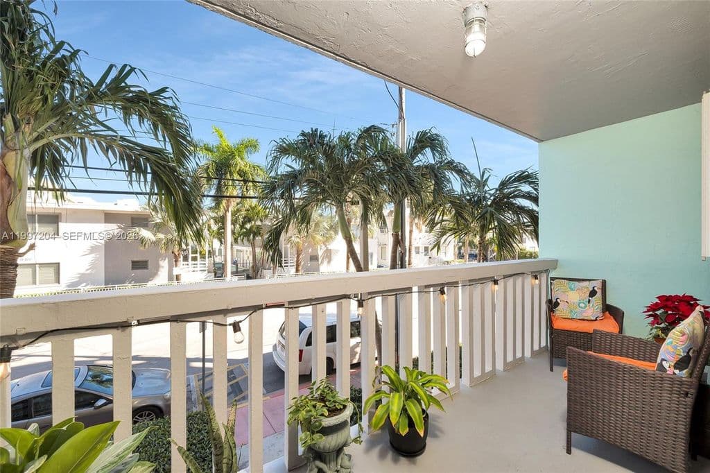 1+1 Condo — 7620 Carlyle Ave APT 204