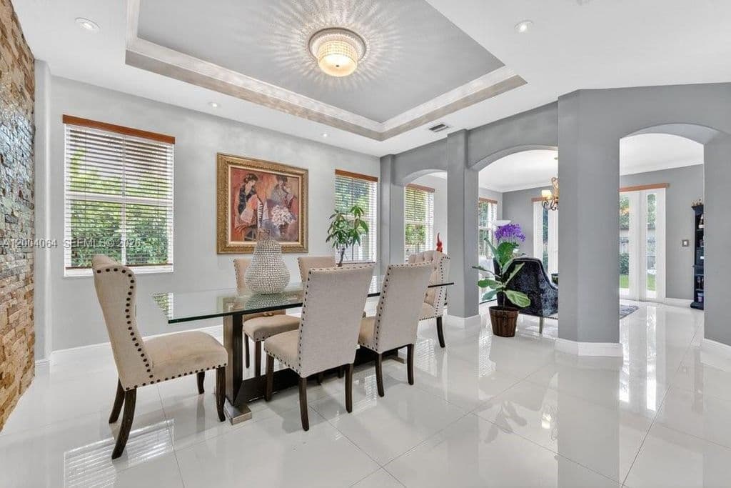 5+1 Müstakil ev — 15465 SW 117th St
