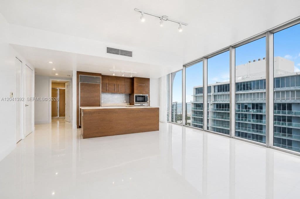2-bedroom Condo — 475 Brickell Ave APT 4715