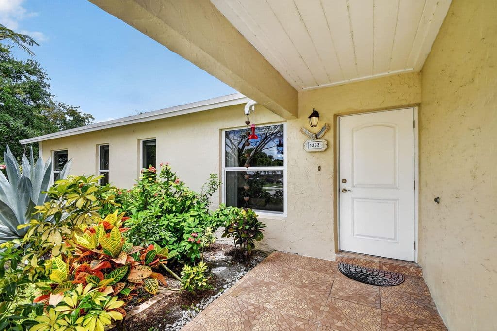 4+1 Müstakil ev — 1262 Essex Drive