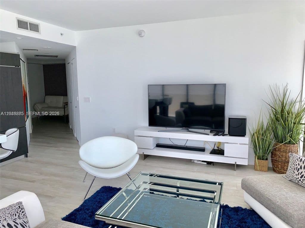 2+1 Condo — 55 SW 9th St Unit 2706