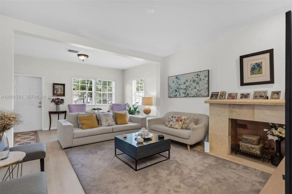 3+1 Müstakil ev — 7611 NW 3rd Ave