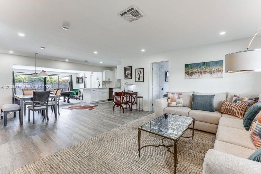 3-bedroom Single-Family Home — 600 N 66th Ter