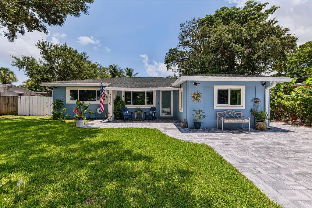 4-bedroom Single-Family Home — 3220 SW 16TH Court