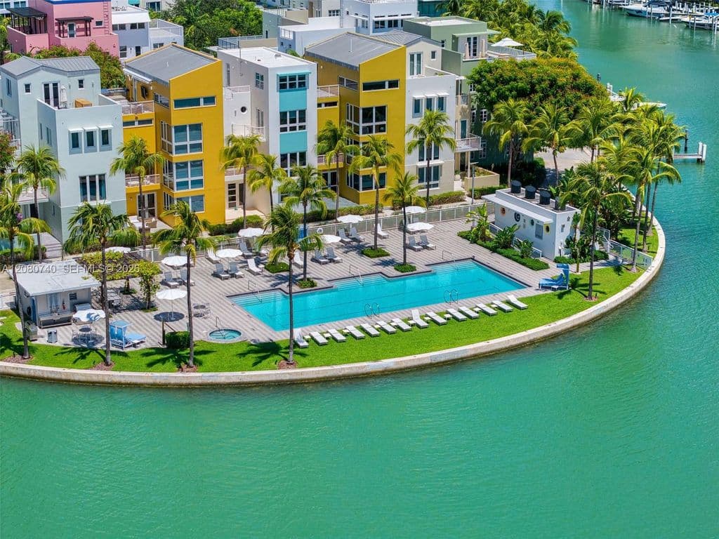 2-bedroom Condo — 6103 Aqua Ave APT 702