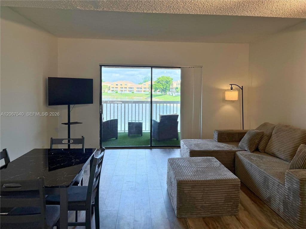 2-bedroom Condo — 5200 NW 31st Ave APT 217