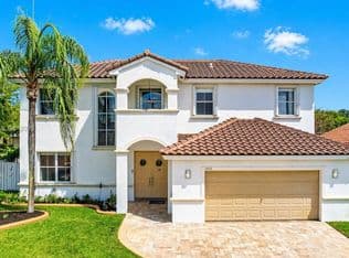 5+1 Müstakil ev — 19010 NW 23rd Ct, Pembroke Pines, 33029