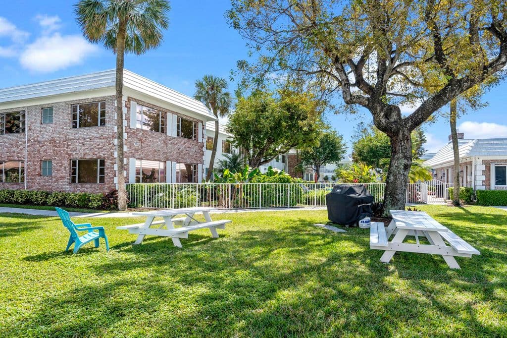2-bedroom Condo — 418 S Cypress Road #128