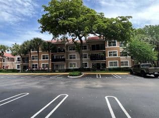 2+1 Condo — 8851 Wiles Rd APT 108, Pompano Beach, 33067