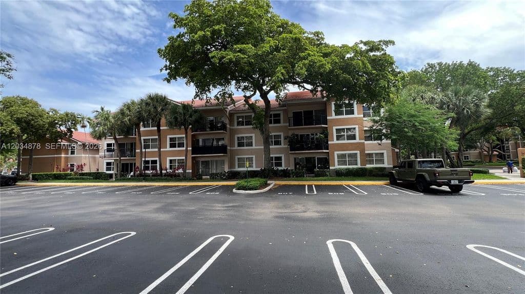 2+1 Condo — 8851 Wiles Rd APT 108