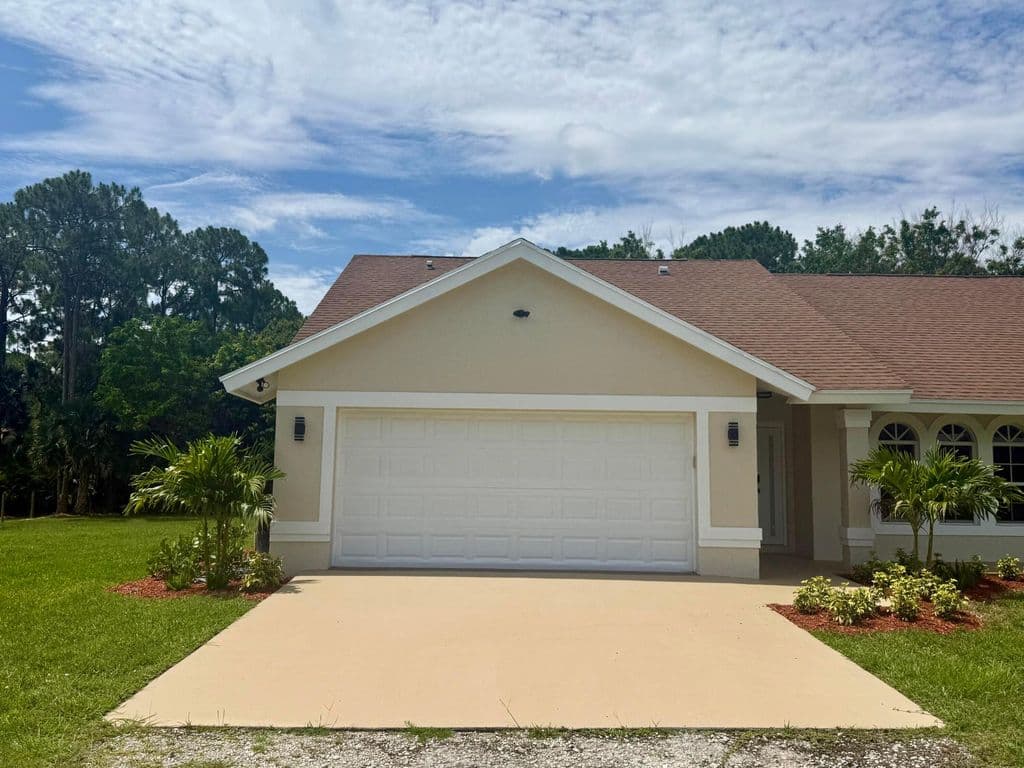 4-bedroom Single-Family Home — 14618 63rd Court N