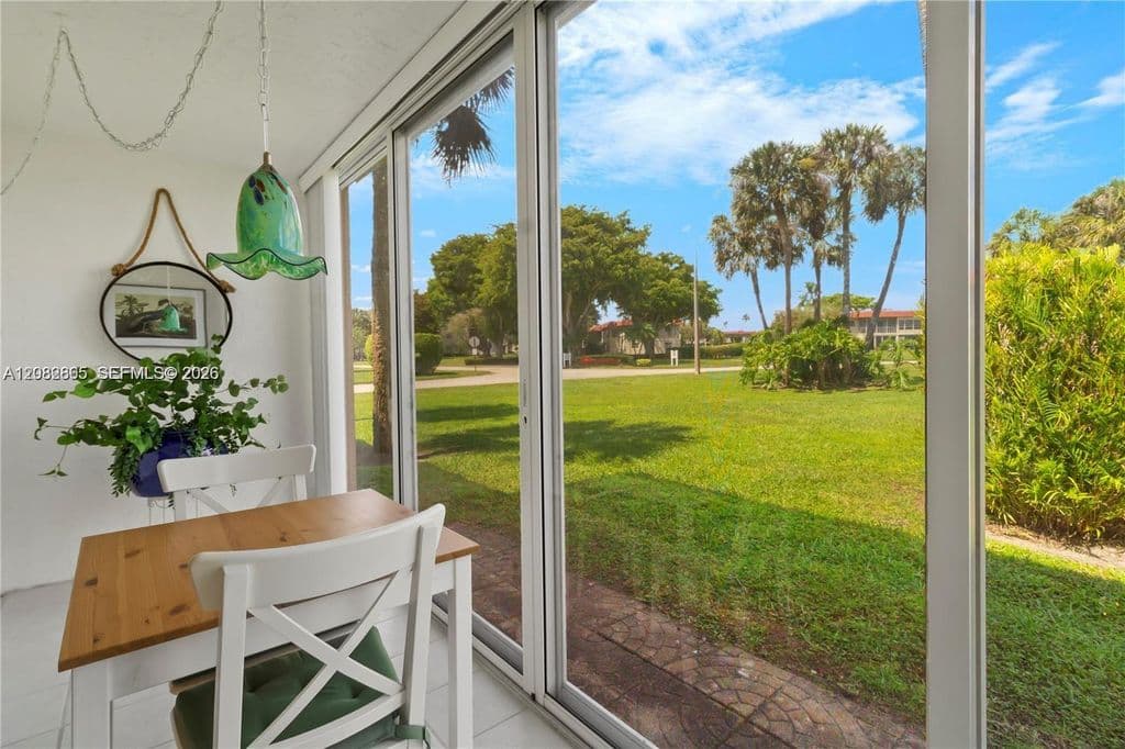 2+1 Condo — 3 Abbey Ln APT 101