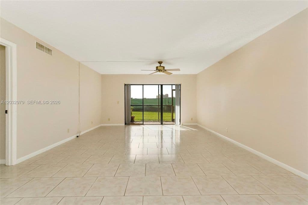 2-bedroom Condo — 300 Racquet Club Rd APT 104