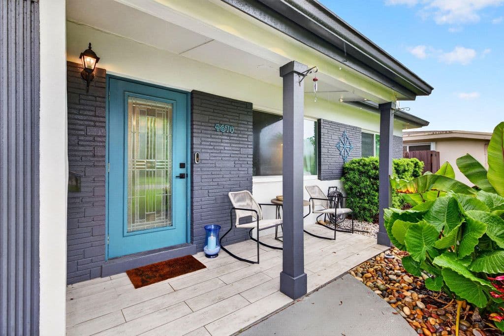 2-bedroom Single-Family Home — 4670 NE 4TH Avenue