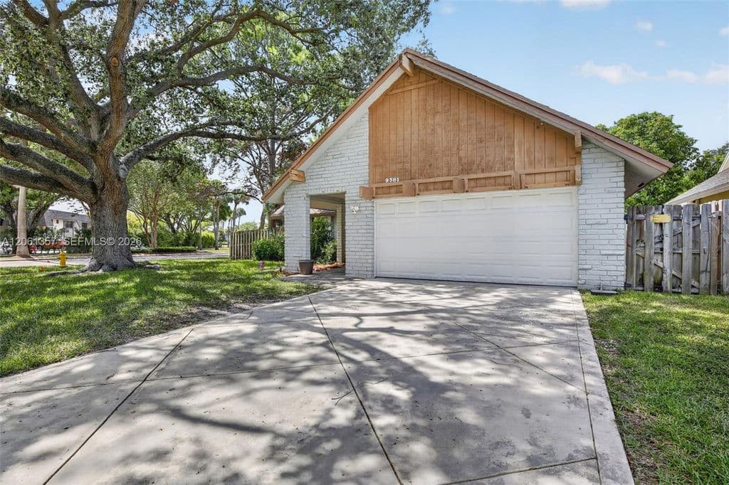 4+1 Müstakil ev — 9381 NW 35th Pl